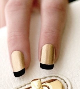 złote paznokcie